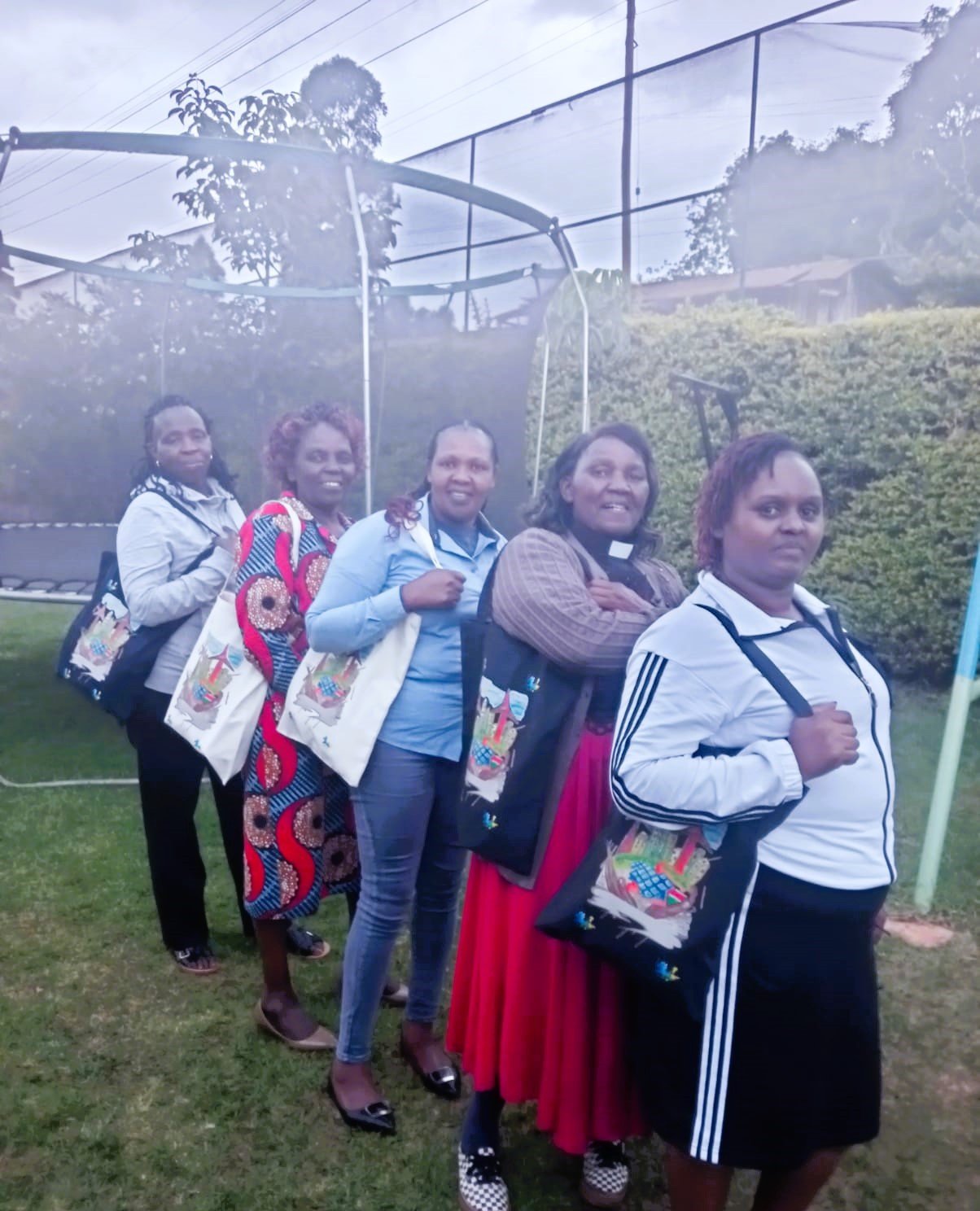 Customer carrying a Jesse Ellis environmental tote bag